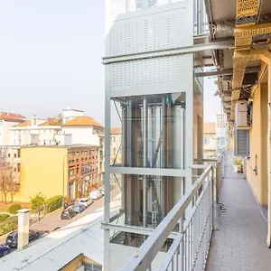 Modern In Next To Metro M5 - Sarca 73 , Milano Italia