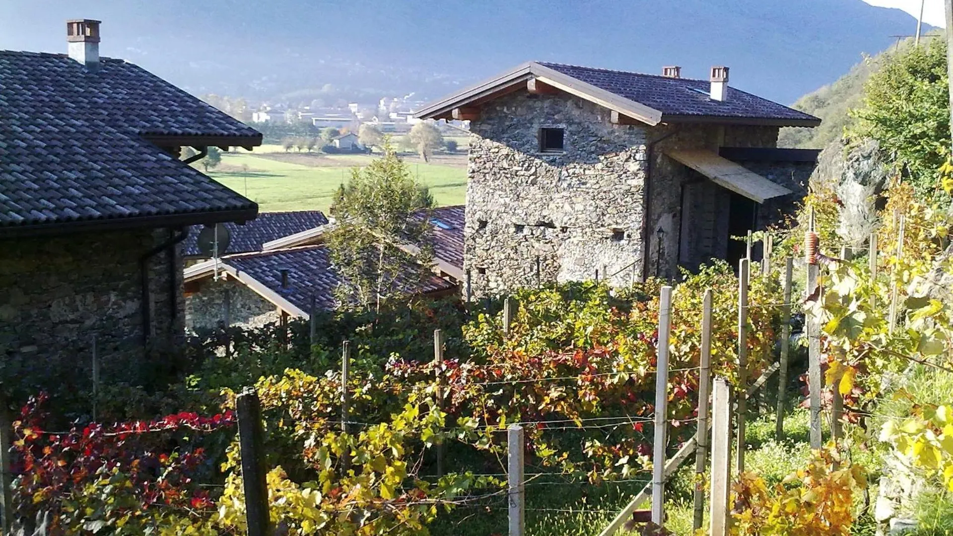 Borgo Erbiola Villa Colico Farm stay