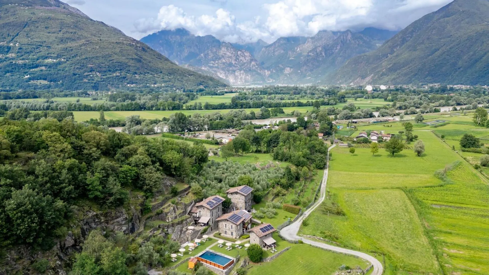 Borgo Erbiola Villa Colico Farm stay